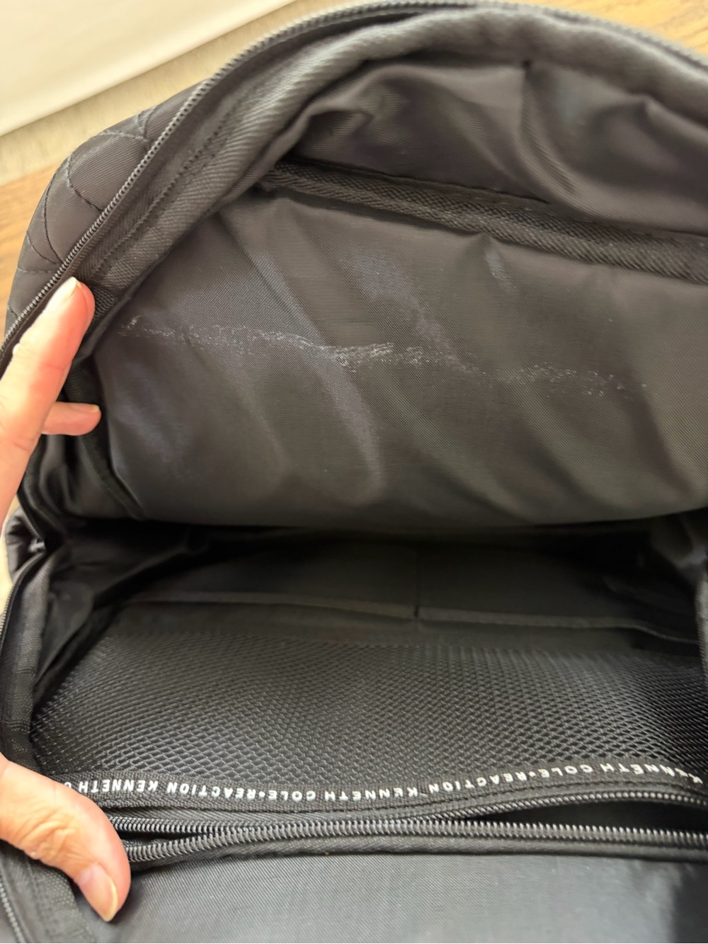 Kenneth Cole Reaction Quilted Black Nylon Backpack laptop holder - Picture 3 of 5